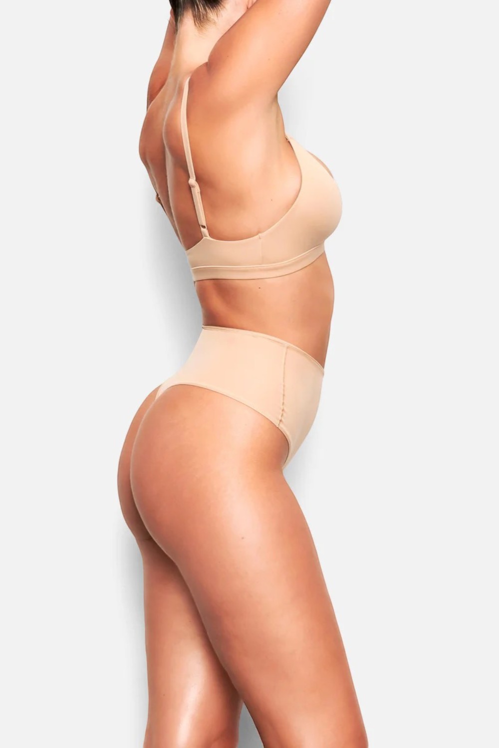 תמונת כל הלוק של HIGH-WAISTED THONG